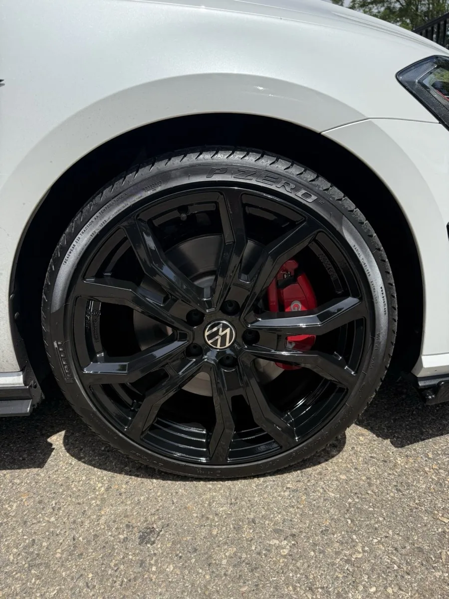 Rénovation jante Golf 7 GTI perte de matière Lyon REYNOV